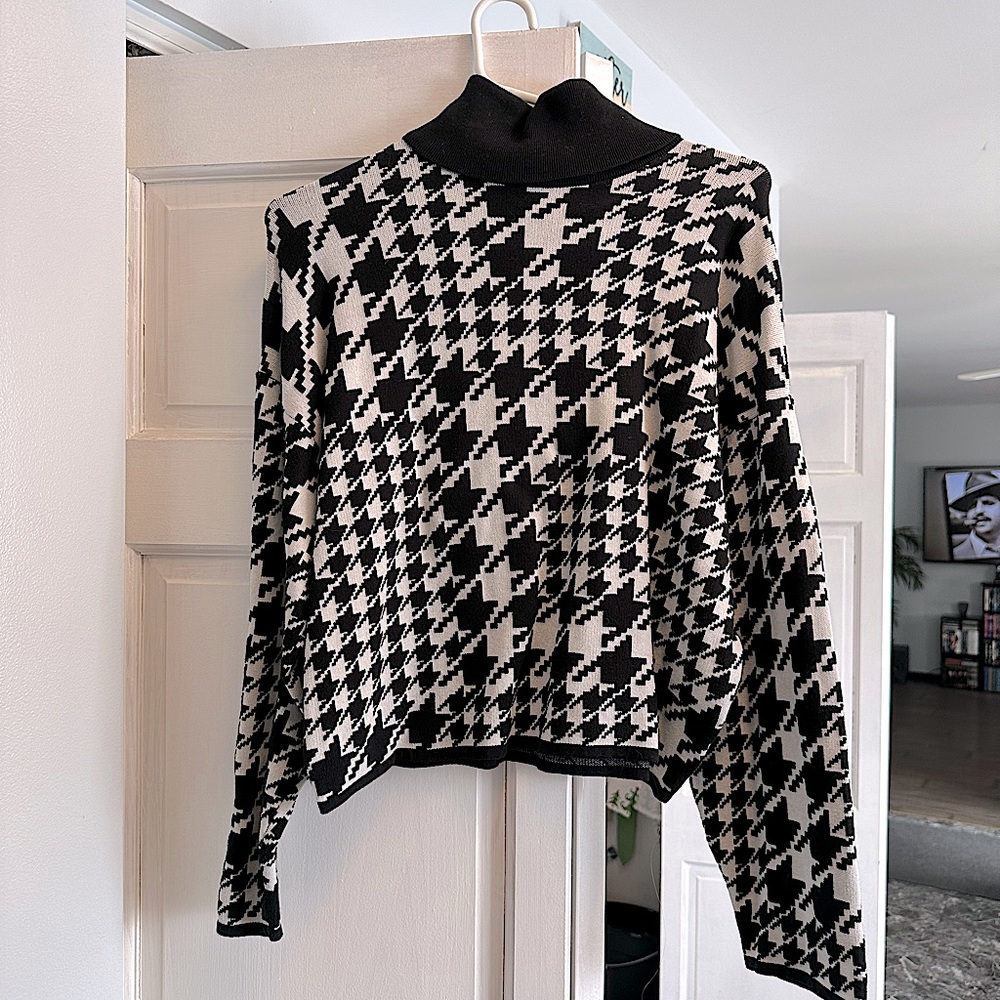 H&M Black/White sweater-XS